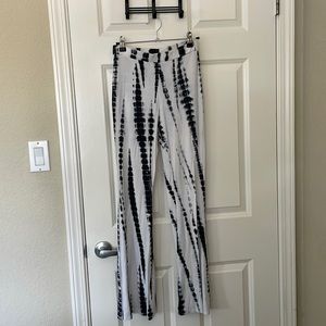 White fashion nova pants. Size small